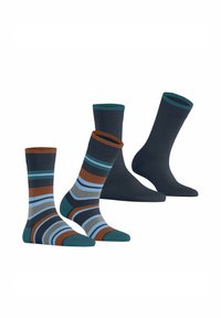 Drei Paar Socken: eines mit blauen, braunen und grauen Streifen; eines einfarbig dunkelblau; und ein weiteres in einem tiefen Teal, alle mit gerippten Bündchen.