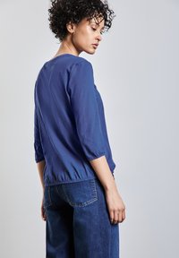 Street One Camiseta de manga larga - blau