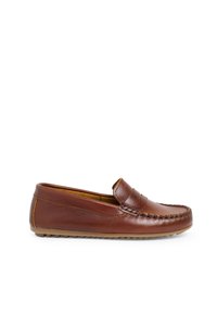 Hnědý kožený loafers s kulatou špičkou, dekorativn�ím prošíváním a hladkým povrchem. Gumová podrážka s malými hroty pro lepší přilnavost.