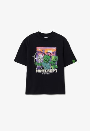 Zwart katoenen T-shirt met een kleurrijke Minecraft-afbeelding met personages, een zonsondergang en de tekst "MINECRAFT FILM" onderaan.