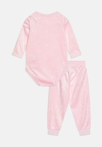 Nike Sportswear BABY ESSENTIALS PANT UNISEX SET - Bodijs - pink foam