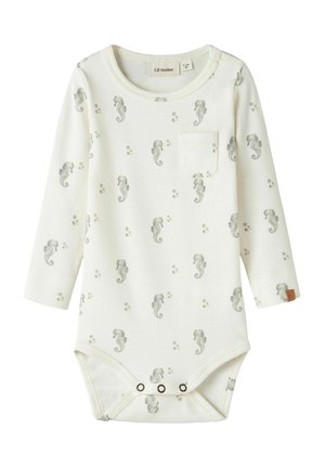 Cremefarbenes Baby-Body mit langen Ärmeln, Seepferdchen- und Blasenmuster, ausgestattet mit einer kleinen Brusttasche und Druckknöpfen im unteren Bereich.