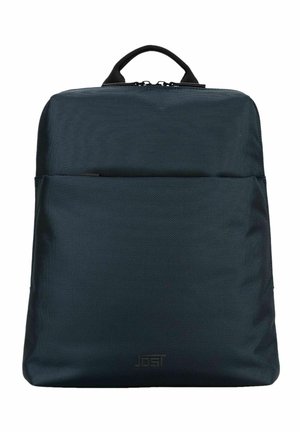 Sac à dos rectangulaire noir avec poignée supérieure, poche avant zippée et tissu texturé subtil.