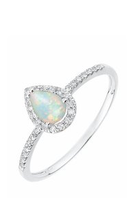 Strieborný prsteň s centrálnym opálom v tvare hrušky, obklopený kruhom malých priehľadných kamienkov na štíhlom, textúrovanom obruči.