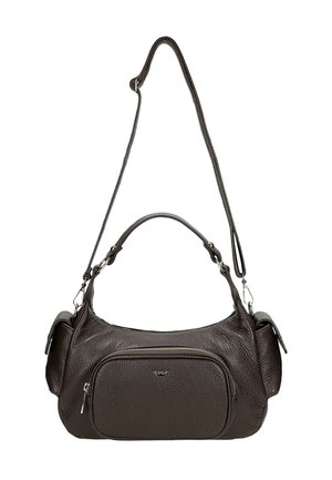 Brązowa skórzana torebka o teksturowanym wykończeniu, z główną komorą, przednią kieszenią na zamek, krótkim uchwytem oraz długim regulowanym paskiem.