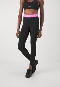 Nike Performance - Leggingek - black/playful pink/white Miniatűr kép 1