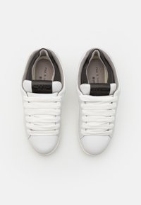 rag & bone Chaussures de skate - white