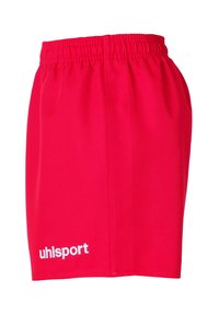 Rode sportshorts van lichtgewicht stof, met een elastische tailleband en een klein wit "uhlsport" logo aan de linkeronderkant.