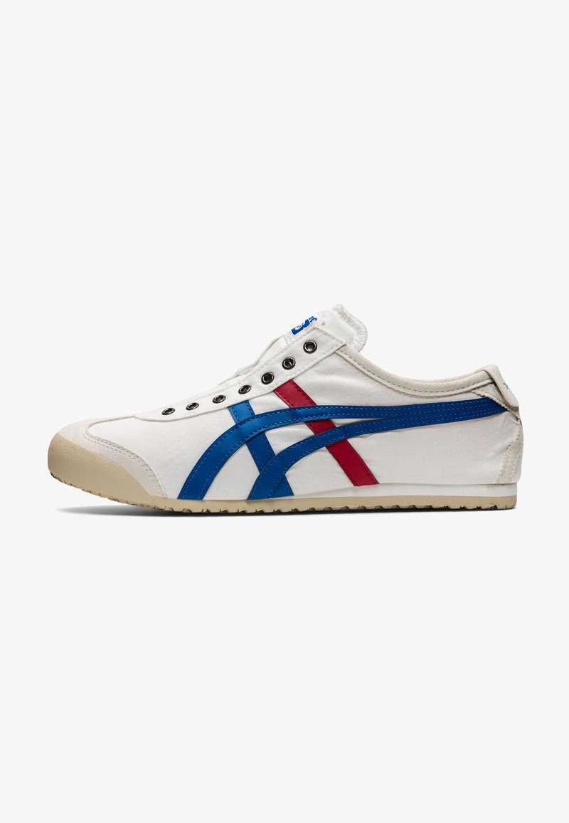 Kangasneakers i vitt med blå och röda sidostripes. Har snörning, gummitåhättan och texturerad sula för grepp.