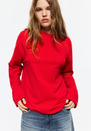 PULL&BEAR, OVERSIZED LONG-SLEEVED T-SHIRT- T-SHIRT - T-shirt à manches longues - red