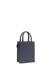 Borsa a tote rettangolare blu navy con doppio manico superiore, realizzata in materiale testurizzato, con chiusura a zip e design minimalista.