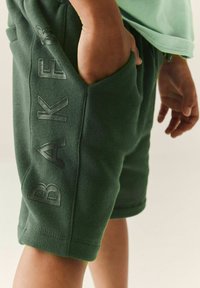 Baker by Ted Baker SET REGULAR FIT - Šortky - green