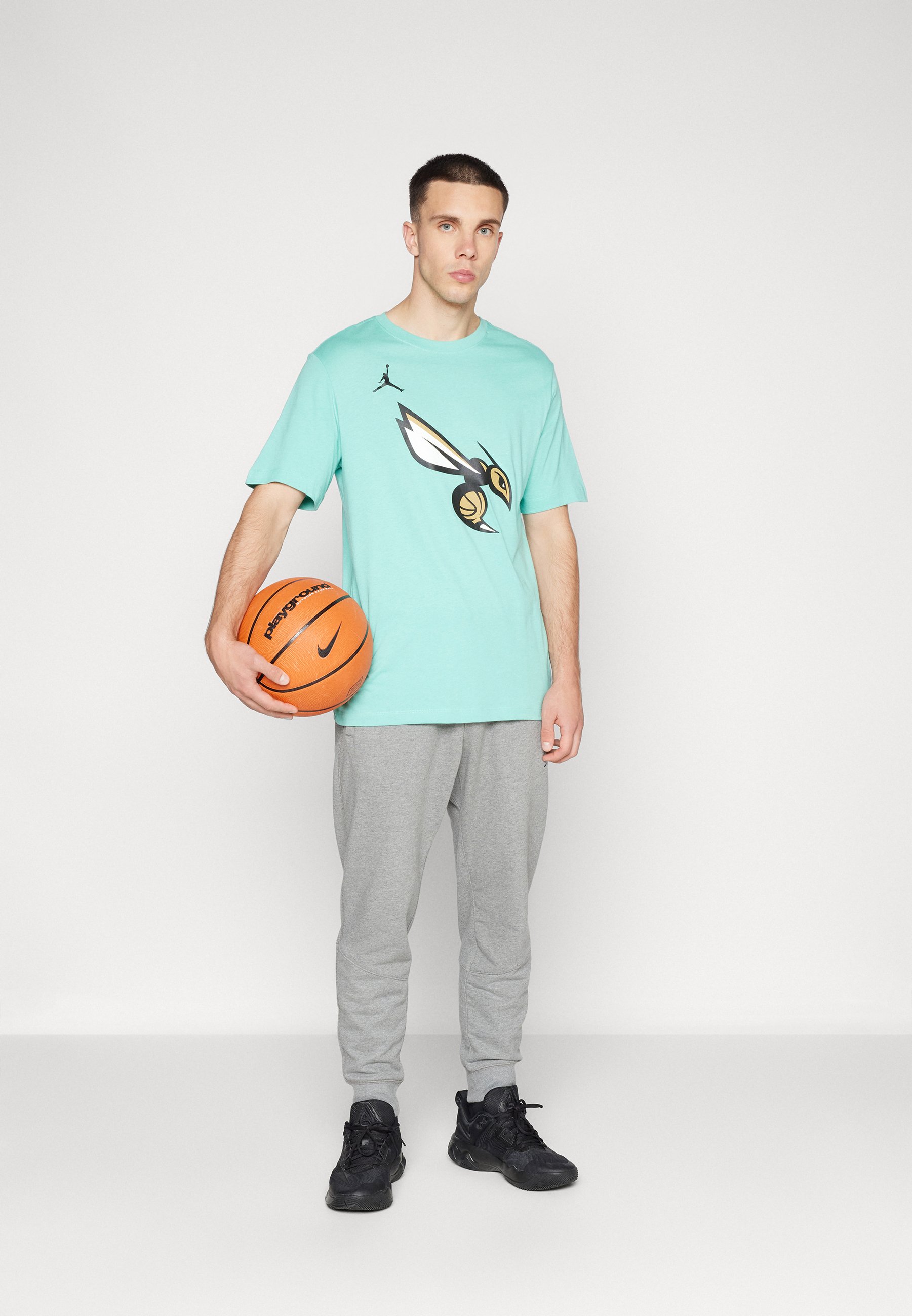 【NIKE】Charlotte Hornets Essential Men's Nike NBA T-Shirt Charlotte Hornets Essential Men's Nike NBA T-Shirt. Nike.com