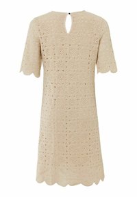 Beige virkat klänning med cirkulära mönster, korta ärmar, vågig fåll och en nyckelhålöppning i ryggen med en liten svart knapp.