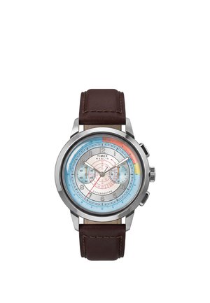 Хронографен часовник Timex Marlin със сребрист корпус, многоцветен циферблат, три подциферблата и кафява кожена каишка.