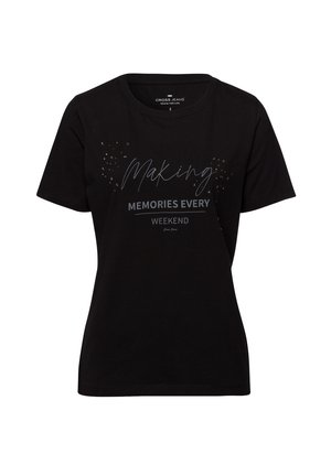 Czarna bawełniana koszulka z okrągłym dekoltem i krótkimi rękawami. Posiada białe napisy "Tworzenie Wspomnień Każdego Weekendu."