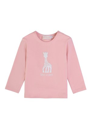Langärmliges rosa Baumwollhemd mit einer weißen Silhouette einer Giraffe mit Punkten und dem Text "SOPHIE LA GIRAFFE" darunter.