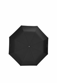 Čierny dáždnik s oktogonálnym tvarom, ktorý má jemný vzor a metalickým gombíkom na uzatvorenie. Branding viditeľný na jednom panely.