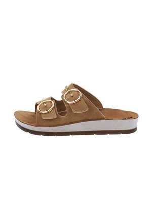 Sandalo slip-on in suede marrone con due accenti in metallo dorato a forma circolare, una soletta imbottita e una suola intermedia bianca. Design con suola piatta.
