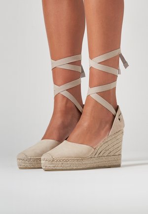 BARI - Sandalias con plataforma - sand suede