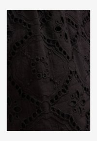 Unselected, black