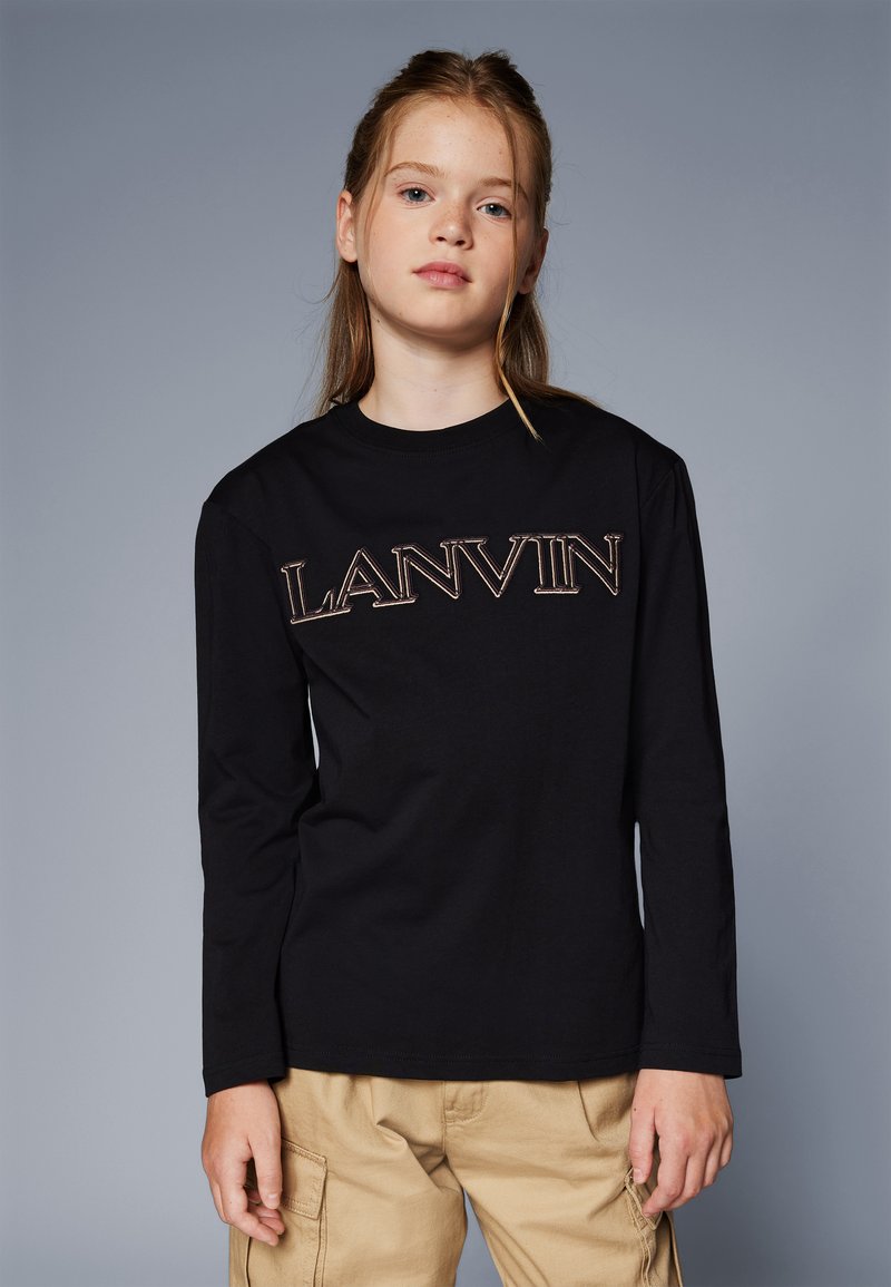 T-shirt a maniche lunghe nera con "LANVIN" ricamato in un texture marrone chiaro sulla parte anteriore. Tessuto di cotone morbido, collo a giro semplice.