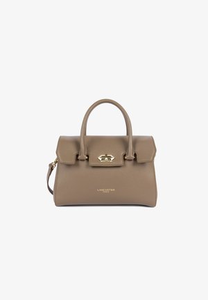 Beige Lederhandtasche mit strukturiertem Design, goldenen Hardware-Elementen, Obergriff und abnehmbarem Schulterriemen. Verfügt über einen Klappenverschluss.
