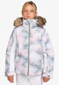 Veste de neige avec une base blanche, motif de forêt rose clair et vert ; dotée d'une capuche en fourrure et de poches latérales zippées. Texture lisse.