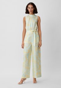 comma MIT ALLOVER-PRINT - Jumpsuit - helles zitrone