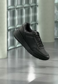 Δεν επιλέχθηκε, triple black