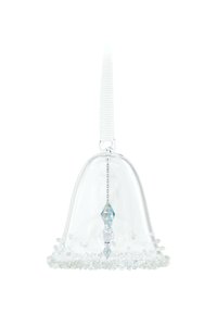 Adorno de vidrio transparente en forma de campana con una base cristalina con cuentas, decorado con un acento azul en forma de diamante y un lazo transparente para colgar.