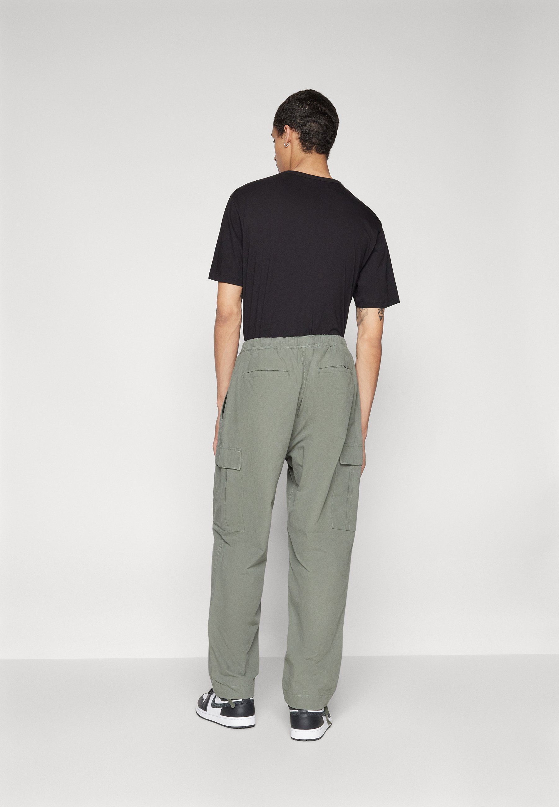HUF LEISURE CARGO PANT UNISEX - Cargo trousers - sage/green