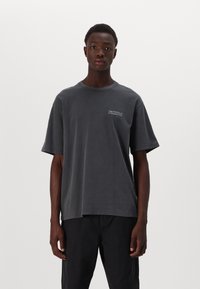 Samsøe Samsøe UNISEX - Marškinėliai su spaudiniu - black zen