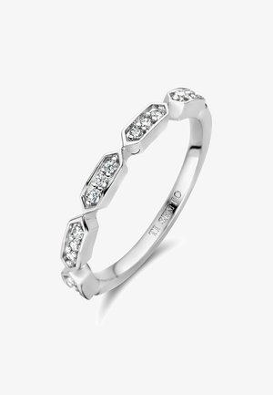 Silberring mit sechseckigem Design, versehen mit mehreren klaren Edelsteinen, die in abwechselnden Positionen eingesetzt sind. Glatter Ring mit polierter Oberfläche.