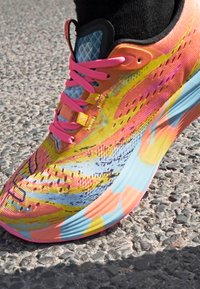 ASICS NOOSA TRI 15 - Hardloopschoenen voor op de weg - aquarium/vibrant yellow