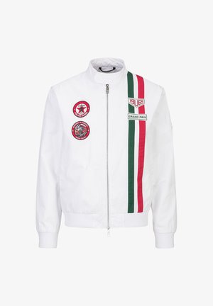 Weiße Jacke mit Reißverschluss, roten und grünen vertikalen Streifen, Rennsport-Patches und hohem Kragen.