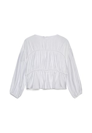 Blouse blanche à manches longues avec des détails froncés et un col rond, avec une coupe légèrement courte et ample.