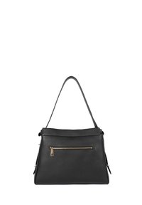 Borsa a tracolla in pelle nera con una texture morbida, dotata di una tasca con cerniera dorata sul davanti e una sola tracolla. Forma rettangolare.