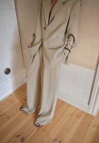 NA-KD WIDE LEG - Auduma bikses - taupe