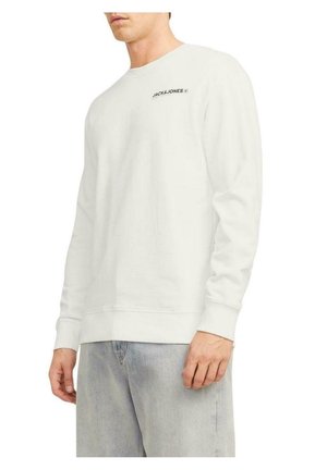 Sudadera blanca con cuello redondo y mangas largas, con un logotipo negro en el pecho. Textura suave, con puños y dobladillo acanalados.