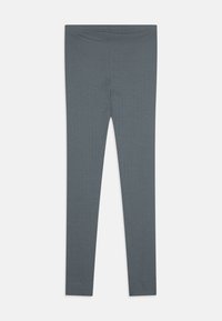 Grå ribbede leggings med en myk tekstur, som har elastisk midje og slim fit, som går ned til ankellengde. Ingen distinkte mønstre eller detaljer.