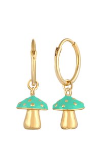 Gli orecchini a cerchio in oro presentano charm a forma di fungo turchese con accenti dorati a pois. I funghi hanno una finitura lucida e una texture liscia.