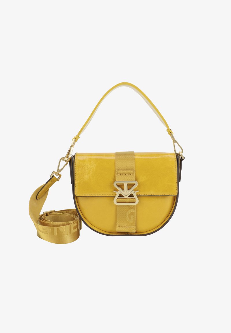 Żółta skórzana torebka crossbody o okrągłym kształcie, z regulowanym paskiem, złotymi akcesoriami i wyraźnym zapięciem paska z przodu.