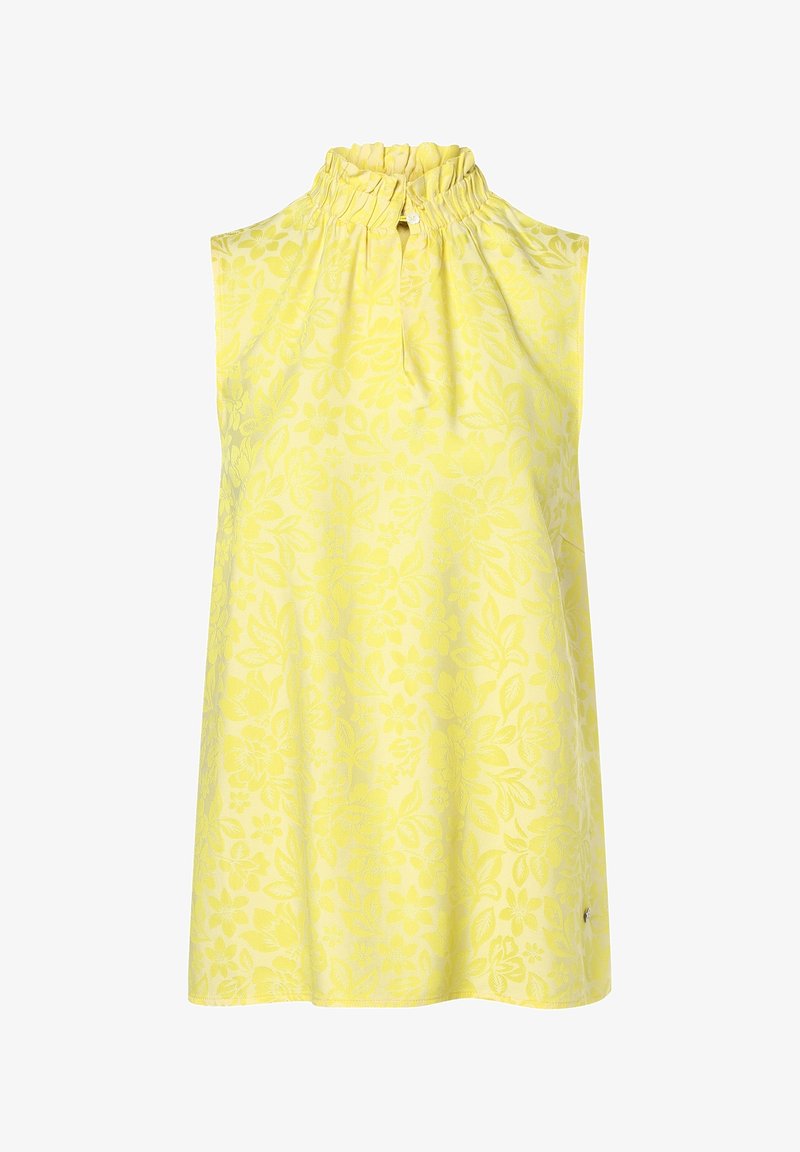 Blouse jaune sans manches avec un col haut à volants et un motif floral subtil sur tout le tissu.