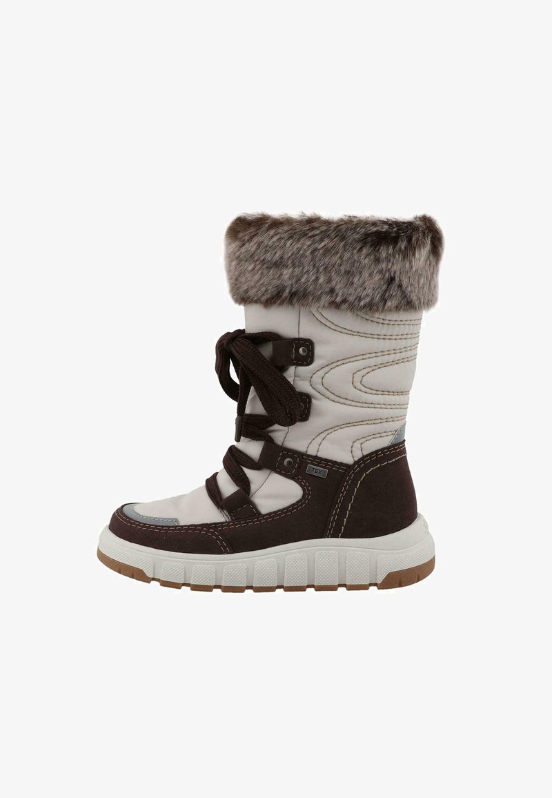 Botte d'hiver avec une tige synthétique blanche et des accents en daim marron. Col en fourrure, design à lacets et semelle en caoutchouc texturée pour une bonne adhérence.