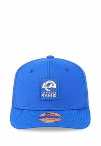 Blaues Cap mit strukturiertem Design, ausgestattet mit einem Los Angeles Rams Logo-Patch auf der Vorderseite und einem verstellbaren Riemen auf der Rückseite.