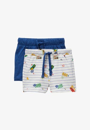 Deux paires de shorts pour enfants : l'une est bleue unie, l'autre est blanche avec des motifs colorés de jouets et des rayures. Les deux ont des ceintures élastiques et des poches.