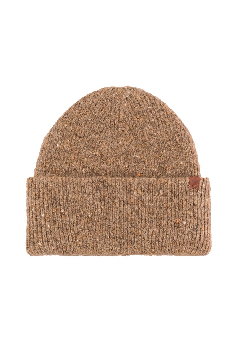 Brązowa dziany czapka beanie z prążkowaną teksturą i podwiniętym mankietem. Posiada speckles jaśniejszych i ciemniejszych włókien oraz małą skórzaną metkę.