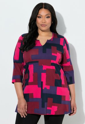 Ulla Popken, GLOWING COLORBLOCK 3/4 SLEEVE NOTCH NECK KNIT TUNIC - Langærmet T-shirt - dark claret