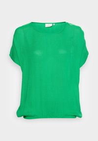 Blouse verte à manches courtes en tissu léger, avec un col rond et une coupe ample, sans motifs ni ornements visibles.